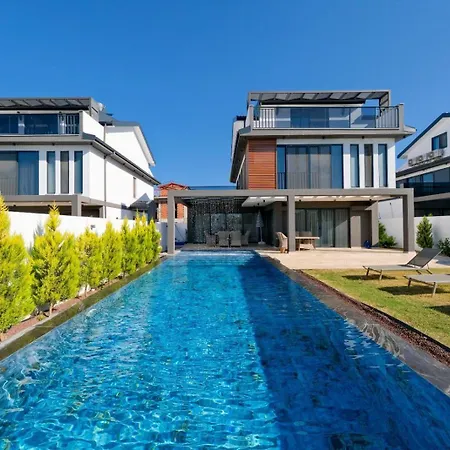 Villa Royal-1 *