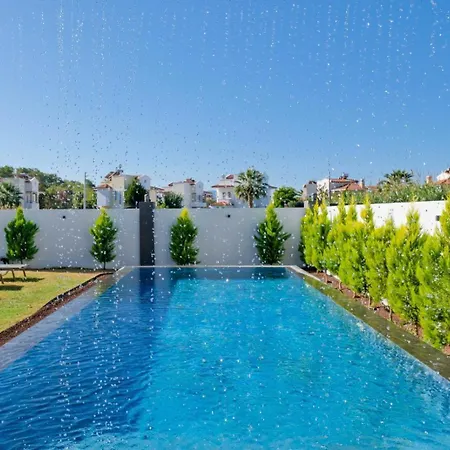 Villa Royal-1 *